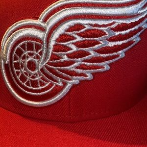 Boston Red Swings Snap Back